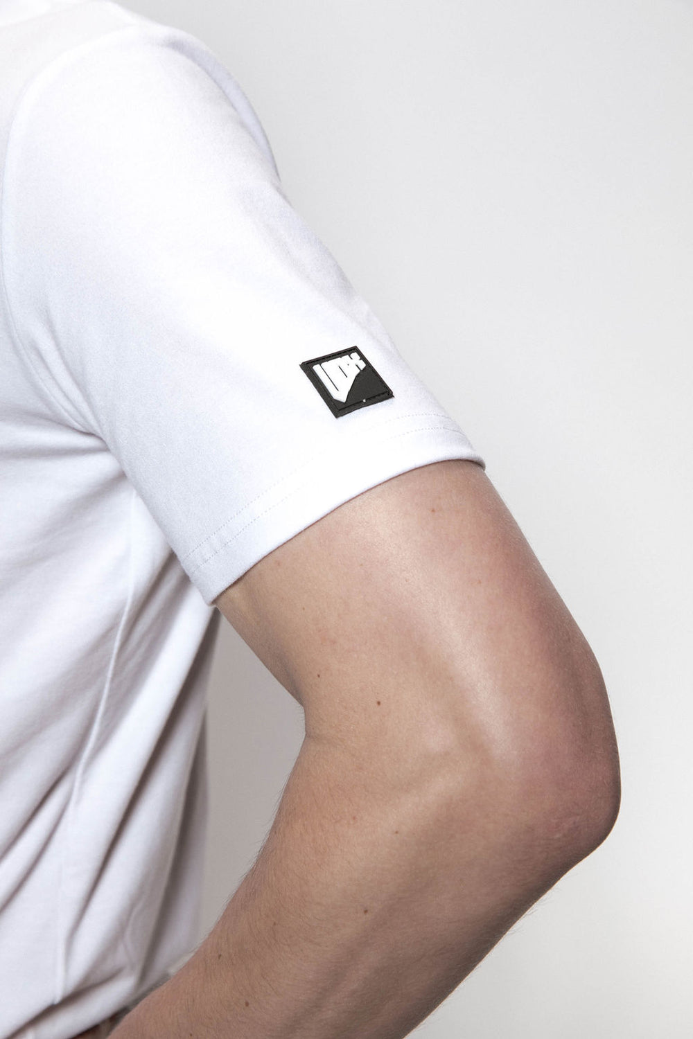 今季　Bijou Aid T-shirt White 今季 Bijou Aid T-shirt White Bijou Aid long sleeve T-shirt